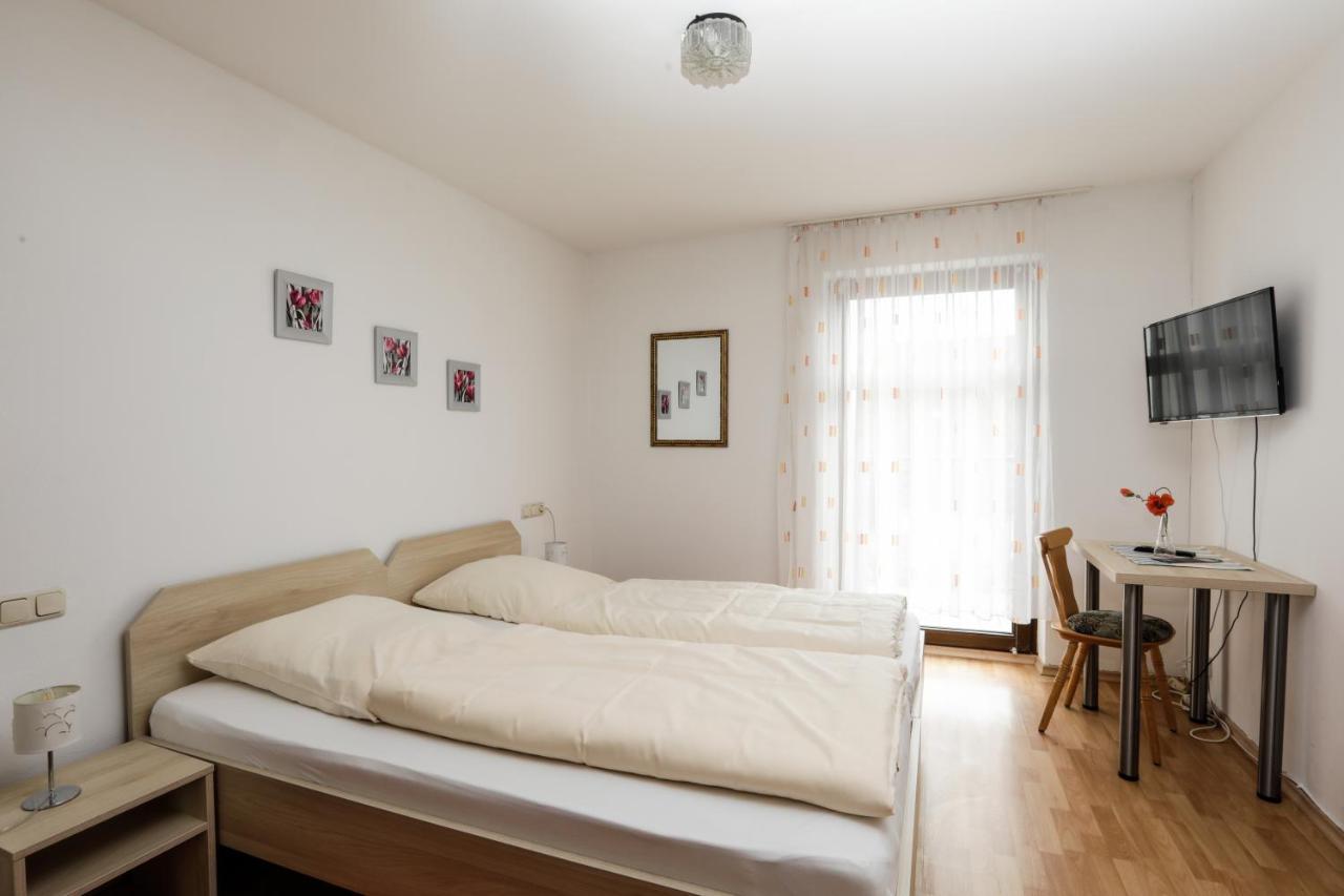 Gasthof / Pension Goetzfried Tegernheim Extérieur photo